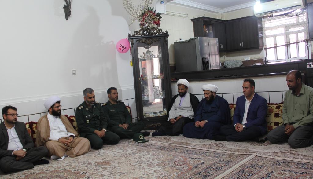 امام جمعه و مسئولین شهرستان قشم با ۵ جانباز دفاع مقدس دیدار کردند