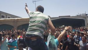 در التهابات بازار تهران چه گذشت؟ / بازاریان در مقابل شعارهای «نه غزه؛ نه لبنان» و «رضاشاه روحت شاد» متحد شدند
