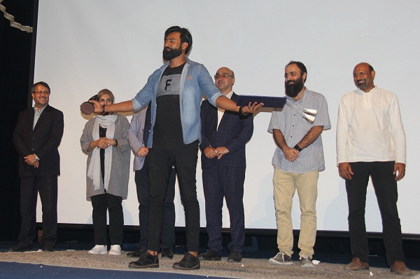 چکامه های که حباب می شوند به سی و ششمین جشنواره تئاتر بین المللی فجر معرفی شد