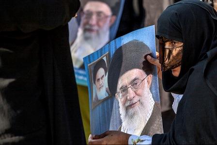 قشموندان در حمایت از سپاه راهپیمایی می کنند
