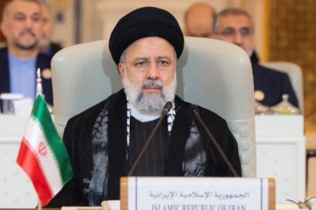کشورهای اسلامی با تسلیح مردم فلسطین، آنها را در مبارزه با اشغالگرِ جنگ‌افروز،‌ کمک نمایند